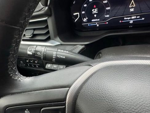 Used 2023 GMC Yukon Denali image 28