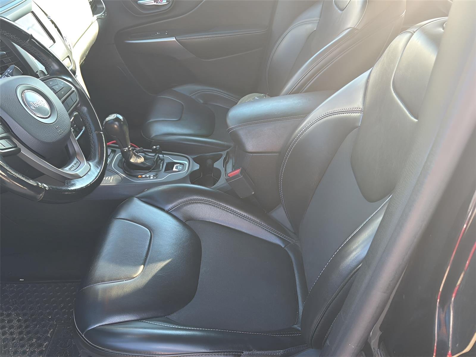 Used 2019 Jeep Cherokee Latitude Plus w/ Comfort/Convenience Group AWD/4WD image 5