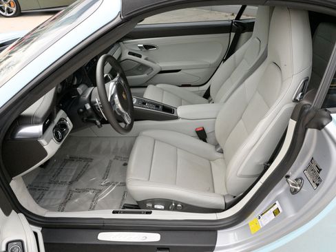 Used 2015 Porsche 911 Turbo image 17