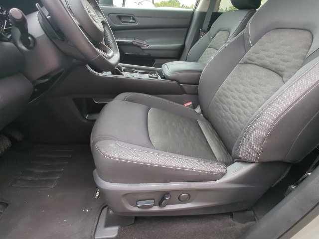 Used 2025 Nissan Pathfinder SV AWD/4WD image 10