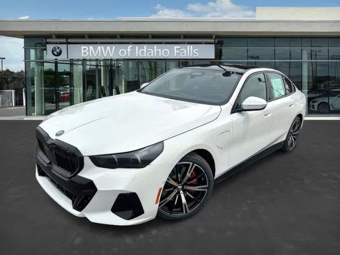 Used 2026 BMW 550e xDrive 550e xDrive image 4