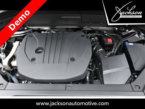 Used 2025 Volvo XC90 B5 Ultra w/ Lounge Package image 32