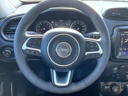 Used 2023 Jeep Renegade Latitude image 12