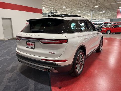 Used 2023 Lincoln Corsair Standard w/ Equipment Group 101A image 3