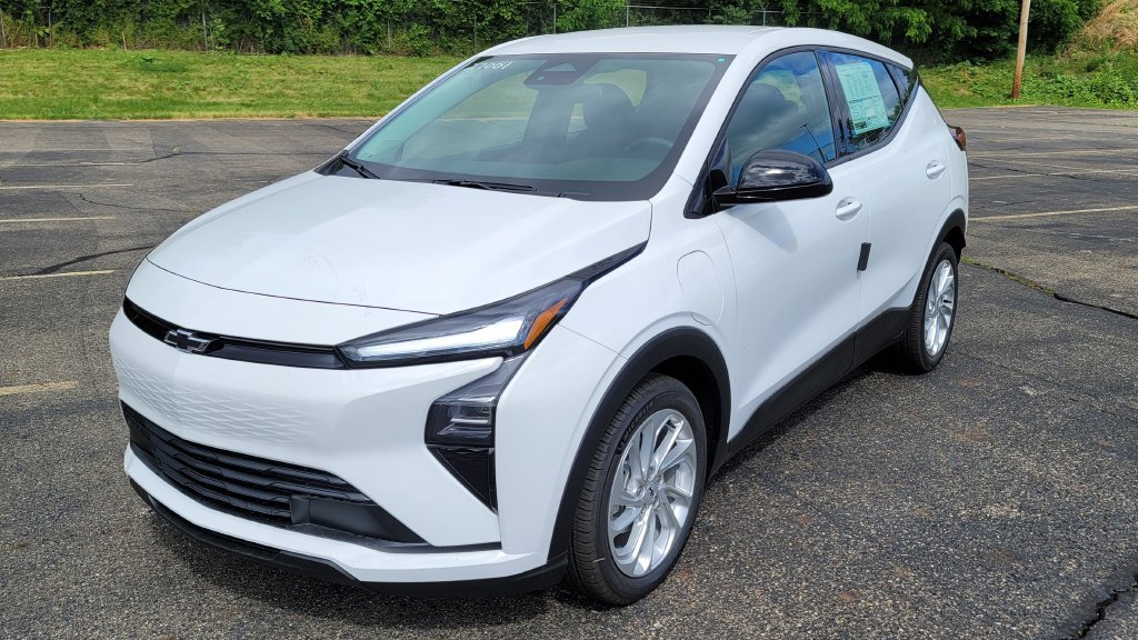 New 2027 Chevrolet Bolt LT w/ LPO, All-Weather Package FWD image 3