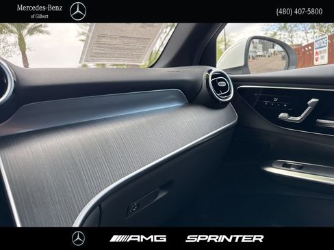 Used 2025 Mercedes-Benz GLC 300 image 26