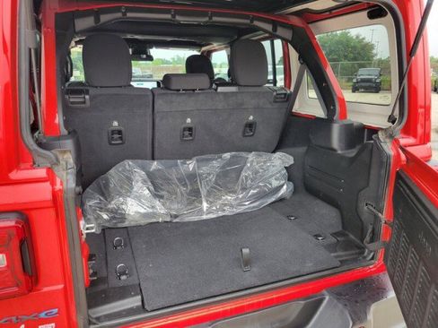Used 2025 Jeep Wrangler Unlimited Rubicon 4xe w/ Safety Group AWD/4WD image 8