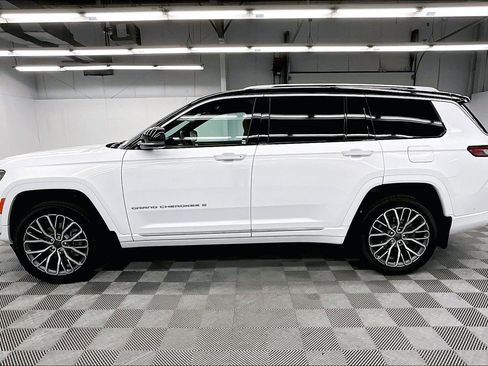 Used 2023 Jeep Grand Cherokee L Summit AWD/4WD image 14