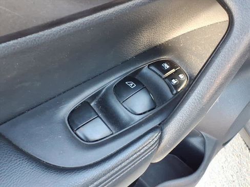 Used 2015 Nissan Rogue S image 10