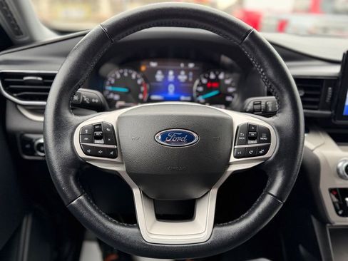 Used 2022 Ford Explorer XLT w/ Equipment Group 202A image 13