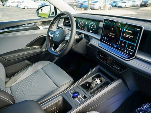 New 2025 Volkswagen Tiguan SE image 38