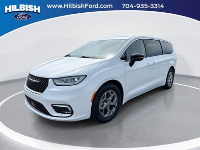 Used 2024 Chrysler Pacifica Limited