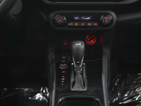 Used 2022 Nissan Kicks SV FWD image 18