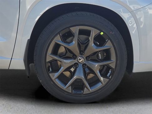 New 2026 Lexus TX 500h AWD image 10