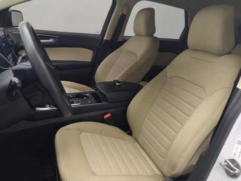 Used 2023 Ford Edge SE image 17