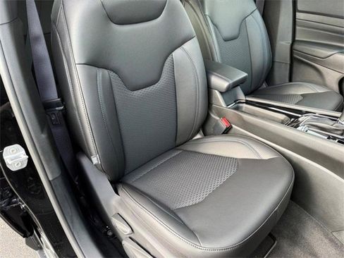 New 2025 Jeep Compass Latitude w/ Sun & Sound Group image 17