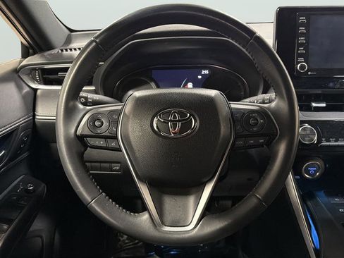 Used 2022 Toyota Venza XLE image 30