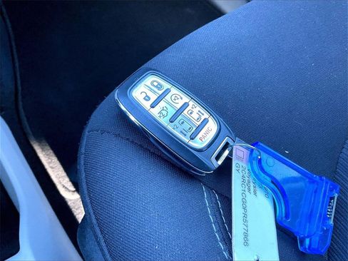 Used 2023 Chrysler Voyager LX image 26