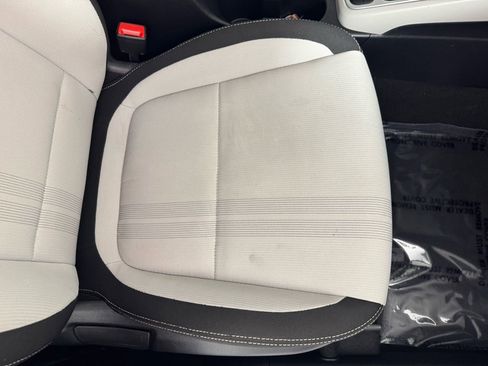 Used 2024 Hyundai Venue SEL image 34