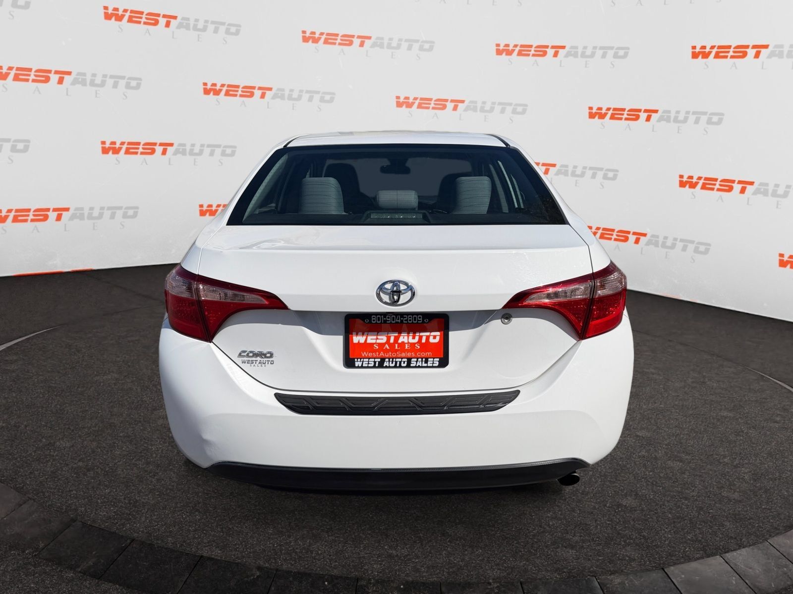 Used 2017 Toyota Corolla L w/ Carpet Mat Package (TMS) FWD image 4