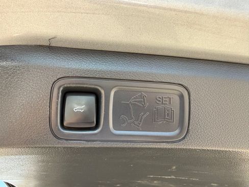Used 2024 Ford Expedition XLT RWD image 49
