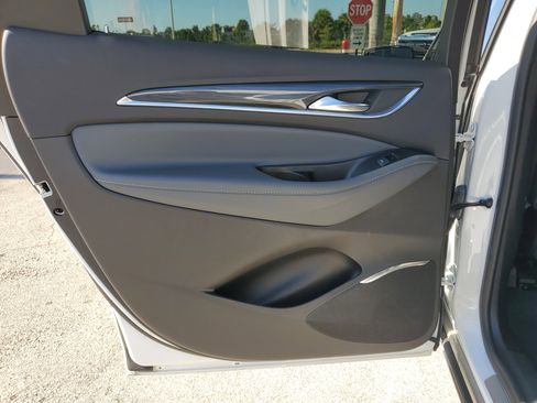 Used 2024 Buick Enclave Essence image 14