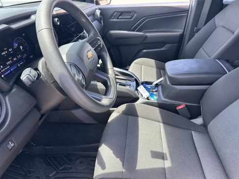 Used 2025 Chevrolet Colorado W/T RWD image 12
