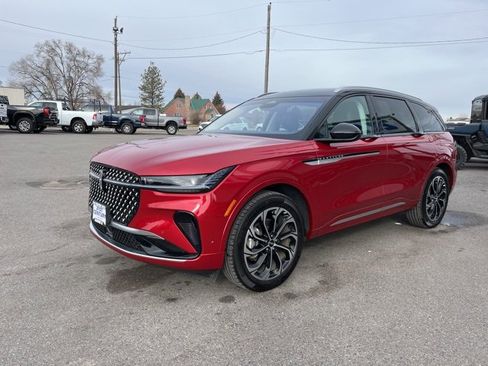 Used 2024 Lincoln Nautilus Reserve image 3