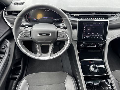 Used 2023 Jeep Grand Cherokee L Laredo image 18