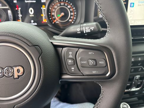 New 2025 Jeep Gladiator Sport image 22