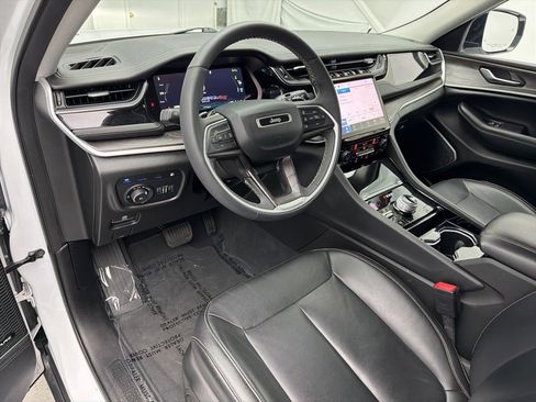 Used 2023 Jeep Grand Cherokee 4WD 4xe image 16