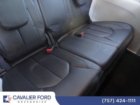 Used 2017 Chrysler Pacifica Touring-L Plus FWD image 13