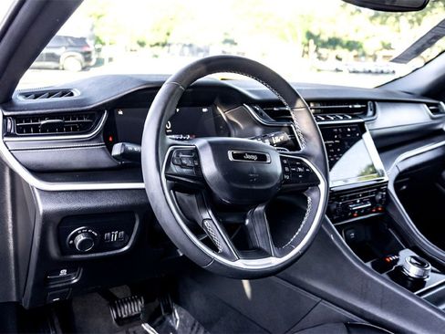 Used 2024 Jeep Grand Cherokee Altitude image 15