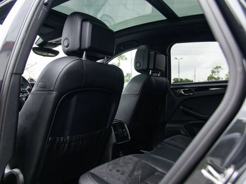 Used 2018 Porsche Macan Sport Edition AWD/4WD image 23