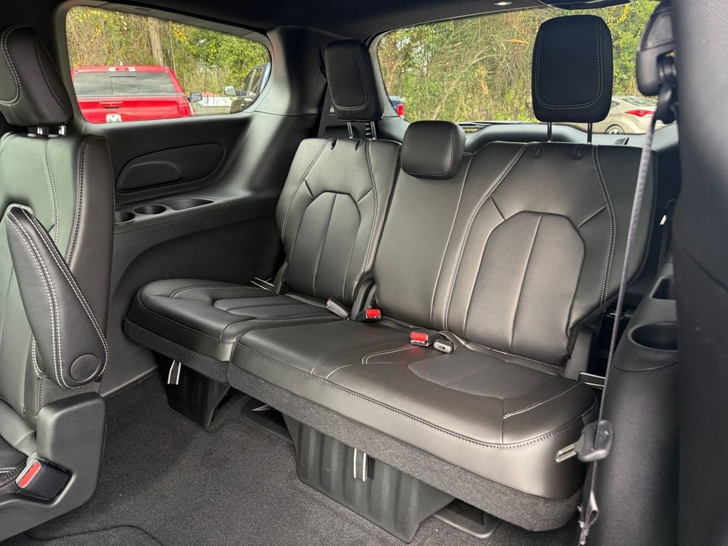 New 2026 Chrysler Pacifica Select FWD image 28