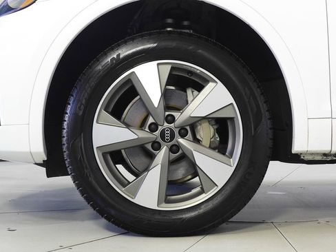 Used 2023 Audi Q5 2.0T Premium w/ Convenience Package image 5