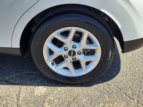 Used 2025 Kia Soul LX w/ LX Technology Package FWD image 11