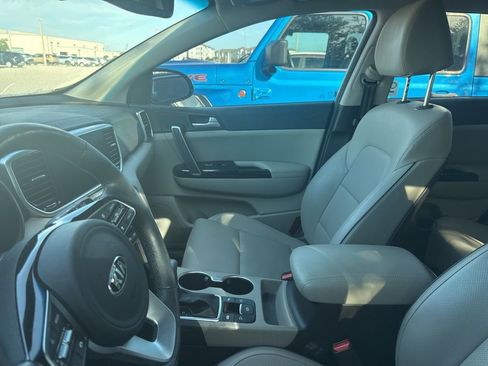 Certified 2020 Kia Sportage EX w/ EX Technology Package image 9