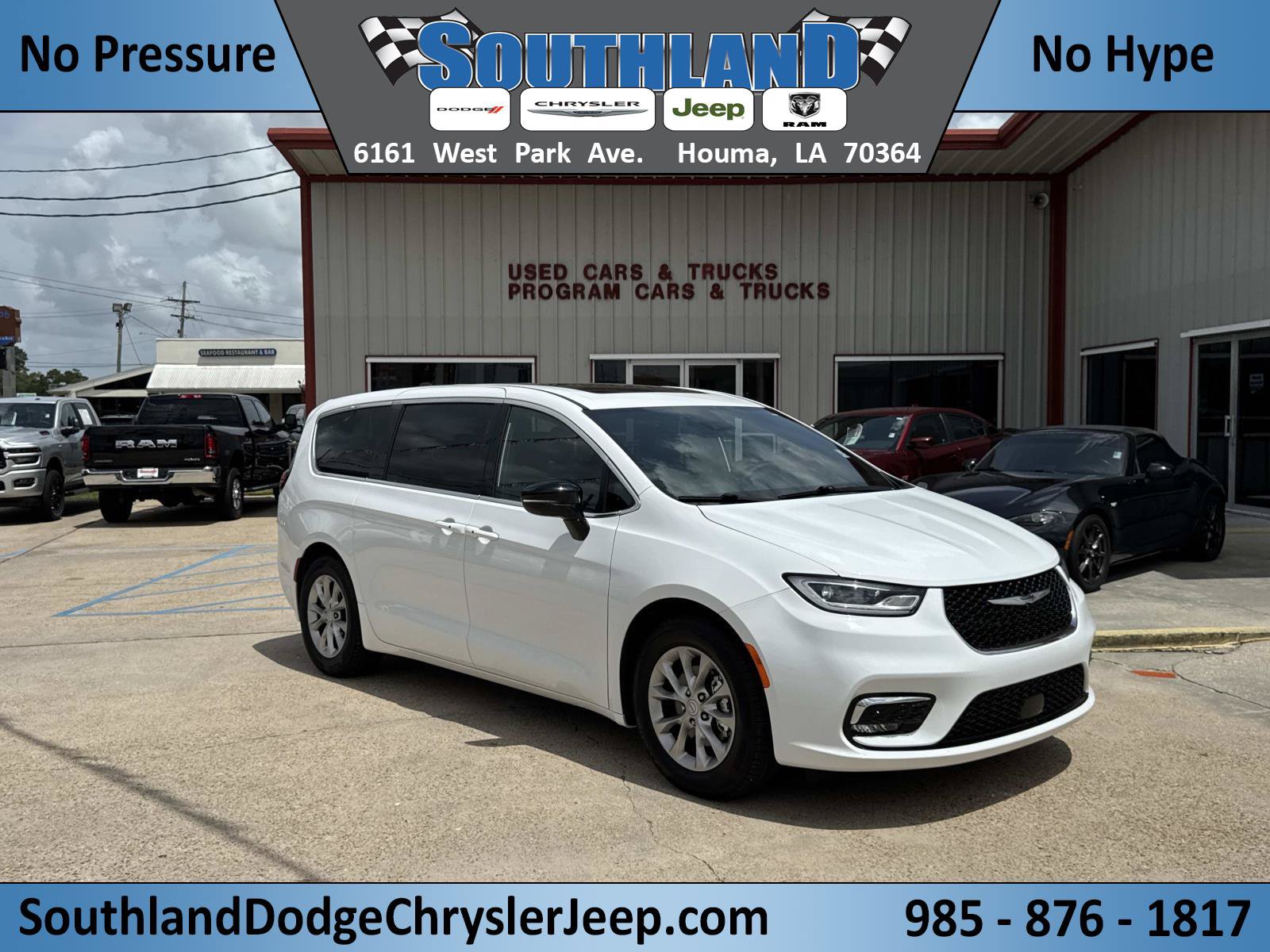 Used 2026 Chrysler Pacifica Limited FWD image 1