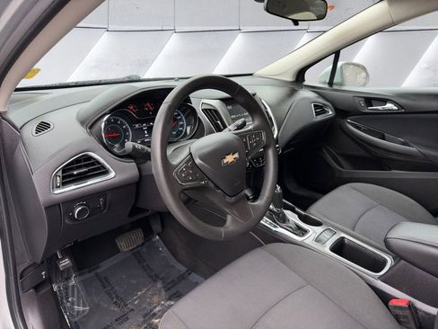 Used 2017 Chevrolet Cruze LT w/ Convenience Package image 10