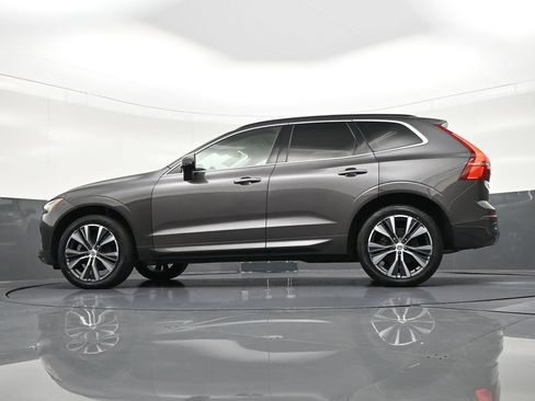 Certified 2022 Volvo XC60 B5 Momentum image 25