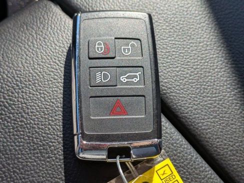 Used 2022 Land Rover Range Rover Evoque R-Dynamic SE image 26