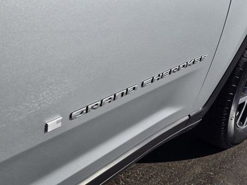 Used 2024 Jeep Grand Cherokee L Limited w/ Luxury Tech Group II image 71