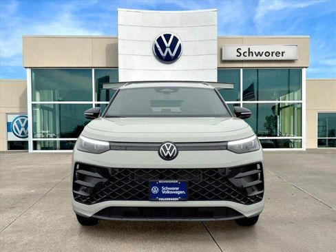 New 2026 Volkswagen Tiguan SE R-Line image 8