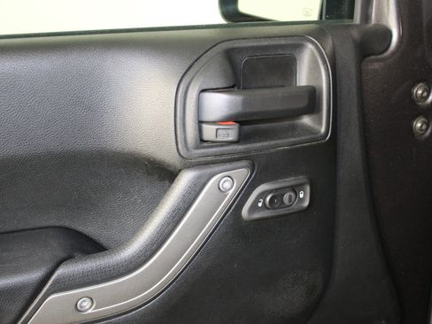 Used 2018 Jeep Wrangler Sport image 21