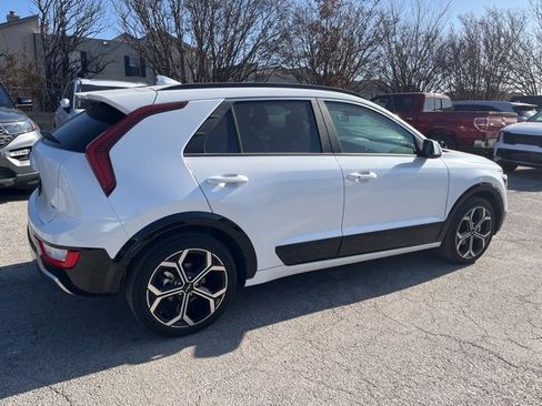 Used 2025 Kia Niro EX Touring image 4