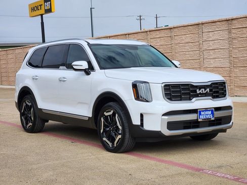 Used 2025 Kia Telluride S image 2