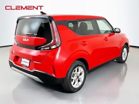 Used 2024 Kia Soul LX w/ Option Group 015 FWD image 7