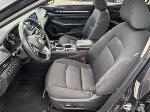 Used 2019 Nissan Altima 2.5 SV image 2