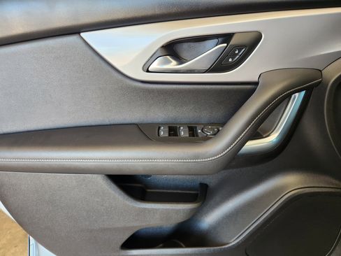 Used 2025 Chevrolet Blazer LT FWD image 23